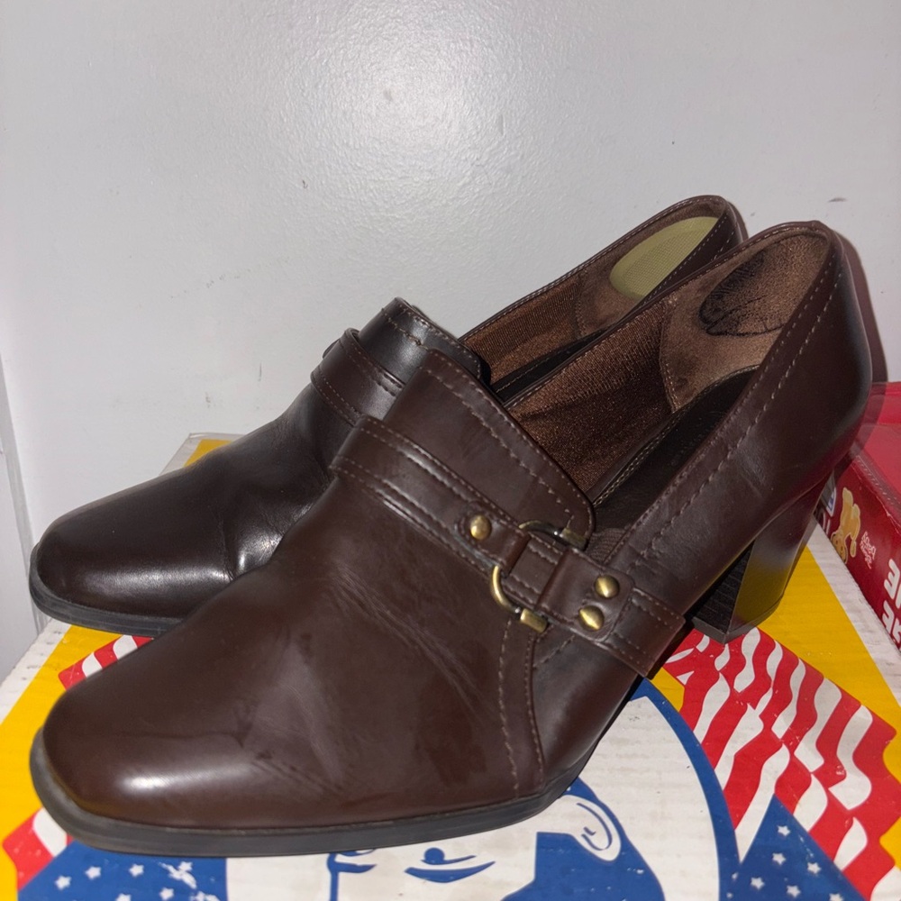 Brown Life stride Leather Heeled Loafers size 11M